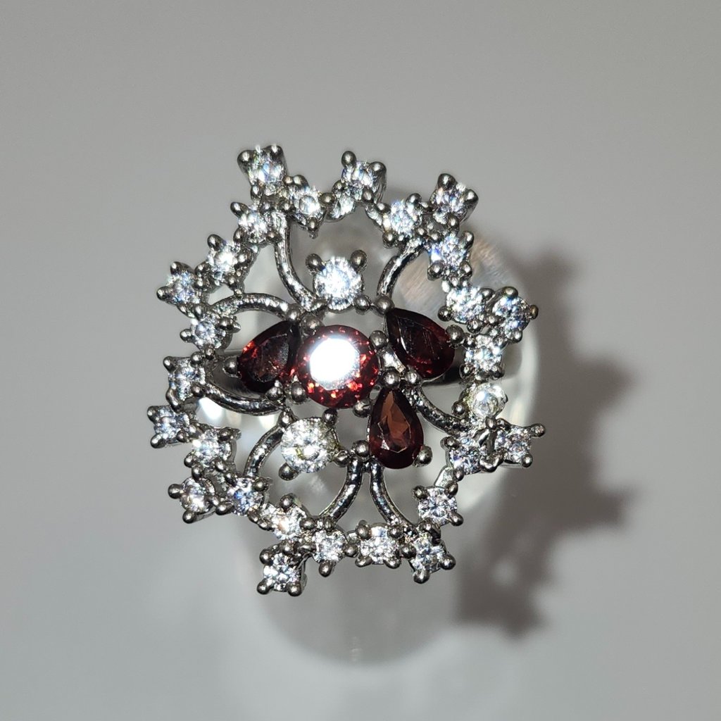 .925 Sterling Silver Snowflake Design Garnet & Cubic Zirconia Gems. Size 9. $605